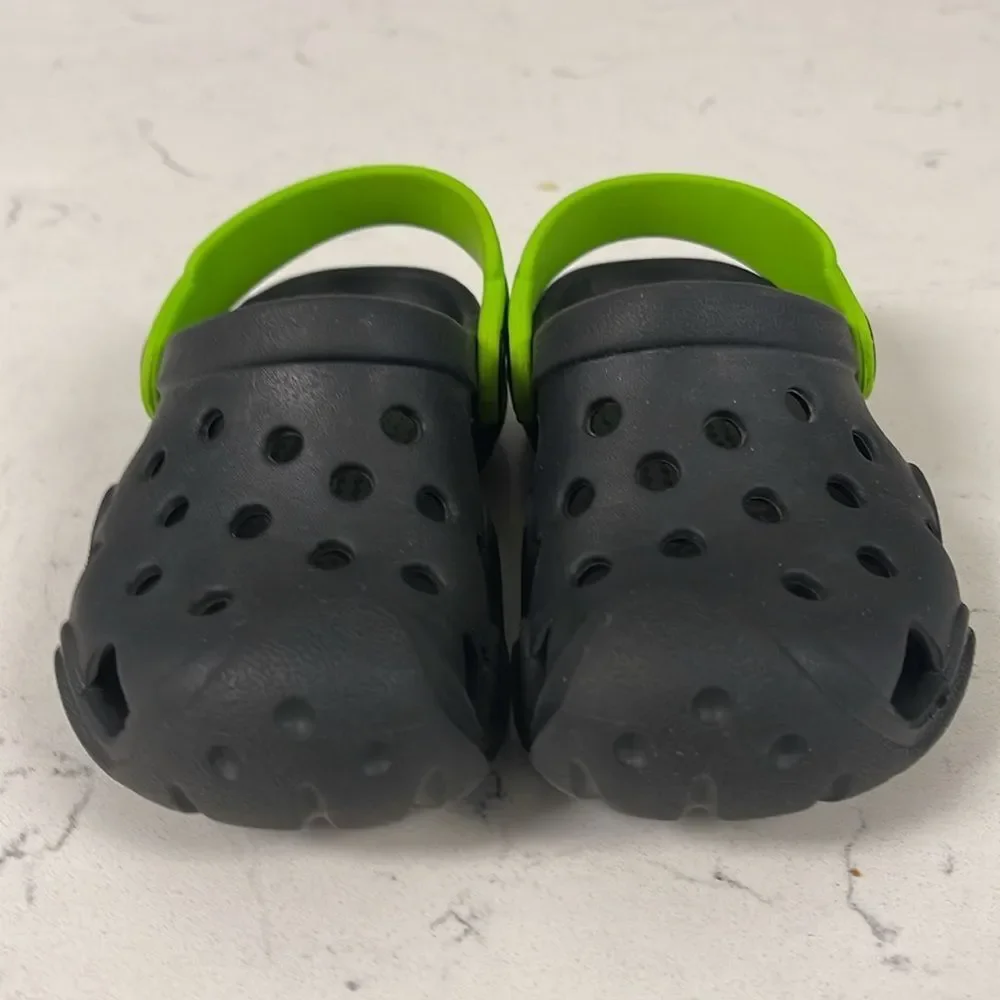Crocs KIDS' SWIFTWATER™ CLOG Kids Black and Green Clogs Size 6